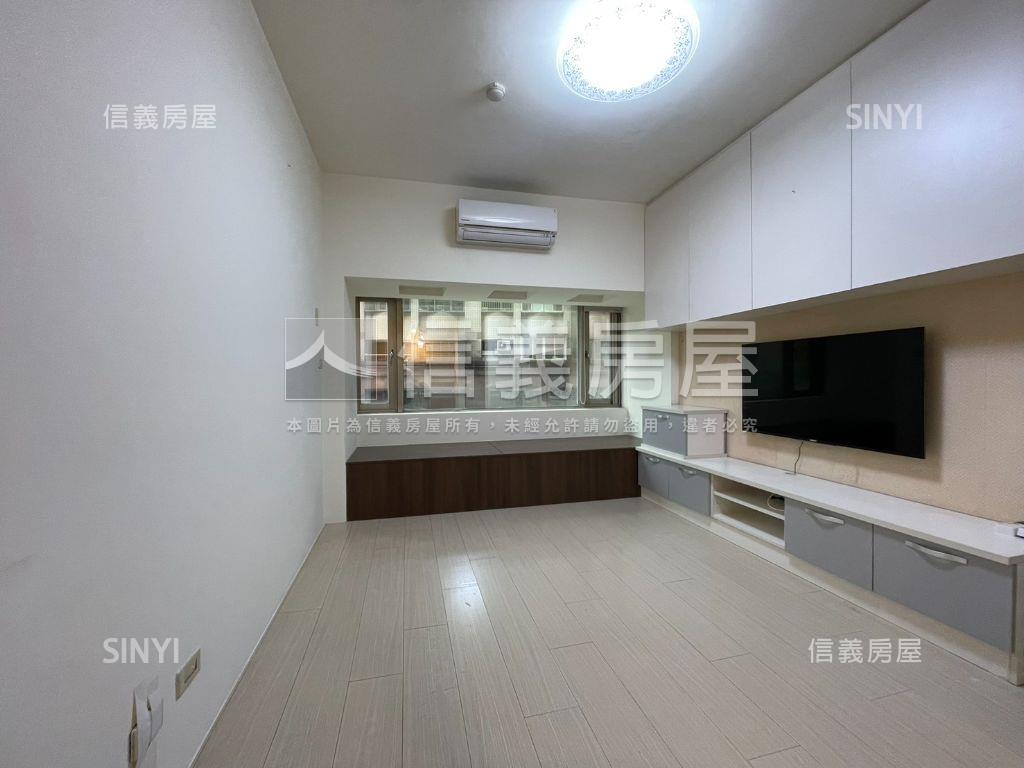 景安捷運｜電梯３房有車位房屋室內格局與周邊環境