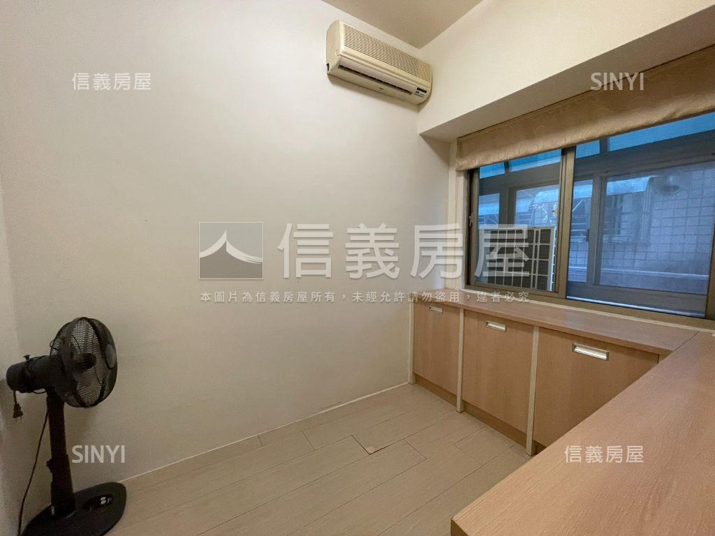 景安捷運｜電梯３房有車位房屋室內格局與周邊環境