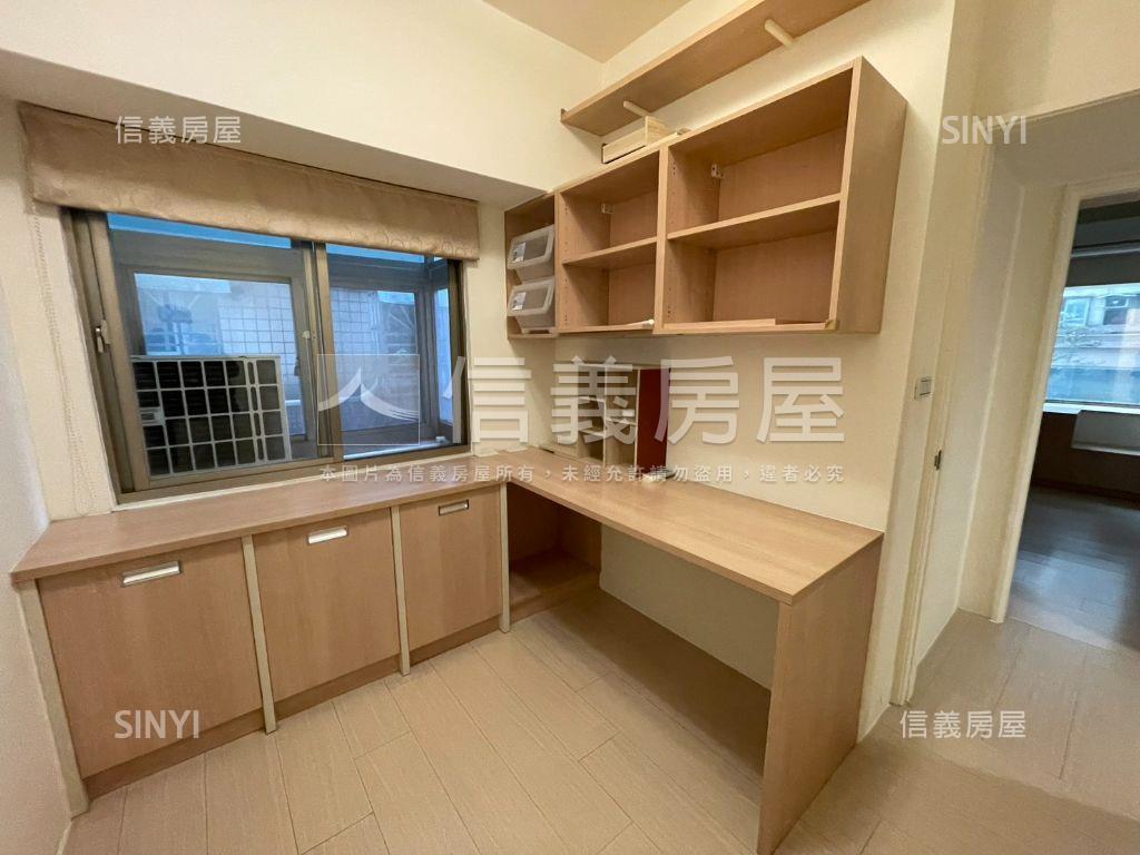 景安捷運｜電梯３房有車位房屋室內格局與周邊環境