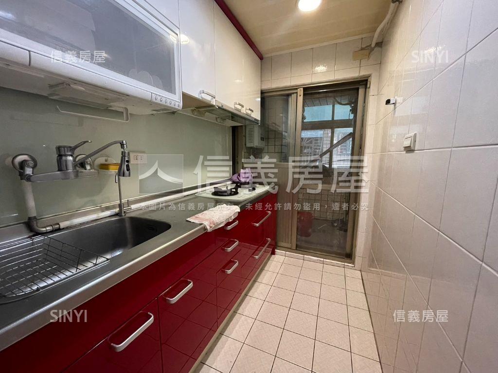 景安捷運｜電梯３房有車位房屋室內格局與周邊環境