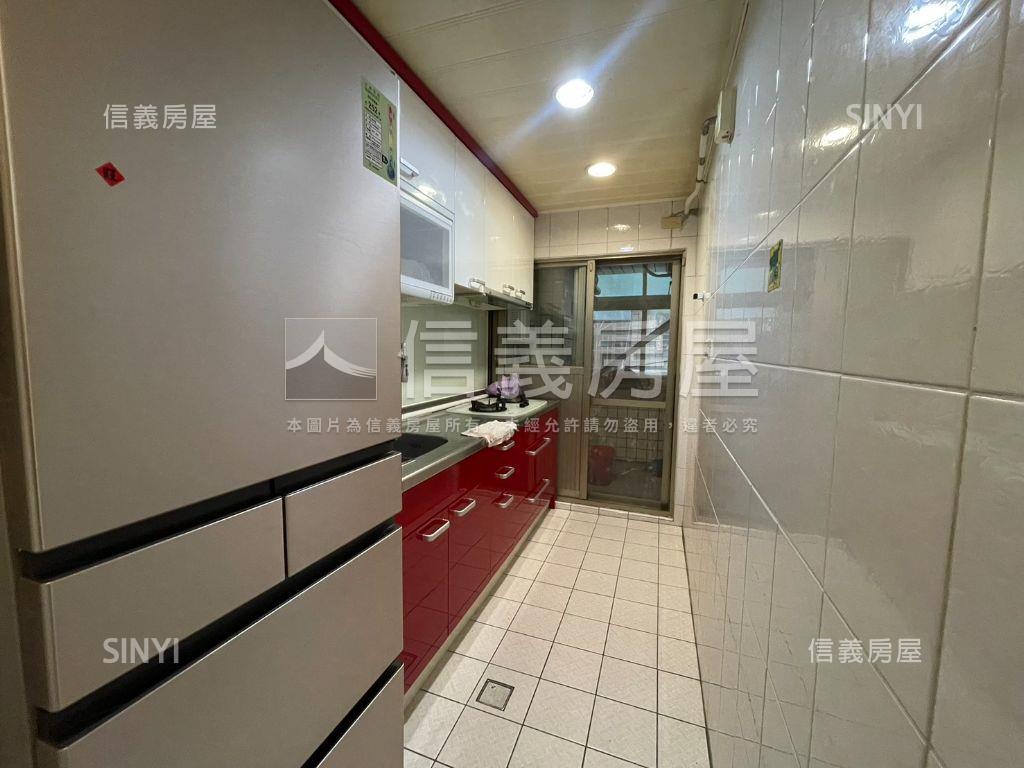 景安捷運｜電梯３房有車位房屋室內格局與周邊環境