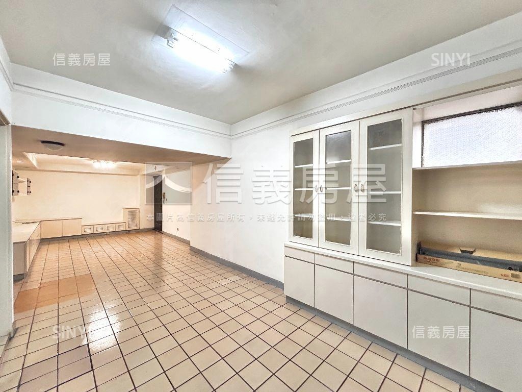 近美術館五權路三房ღ平車房屋室內格局與周邊環境