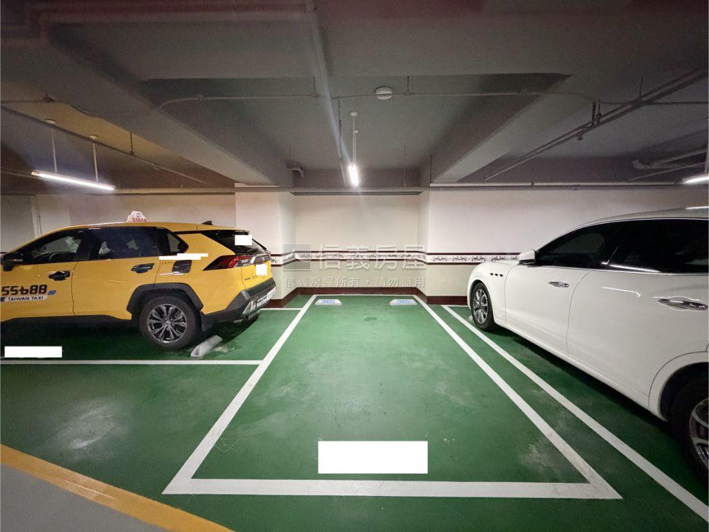 專任‧Ａ７皇普美三房車位房屋室內格局與周邊環境