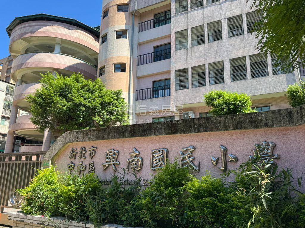都更黃金店面透天房屋室內格局與周邊環境