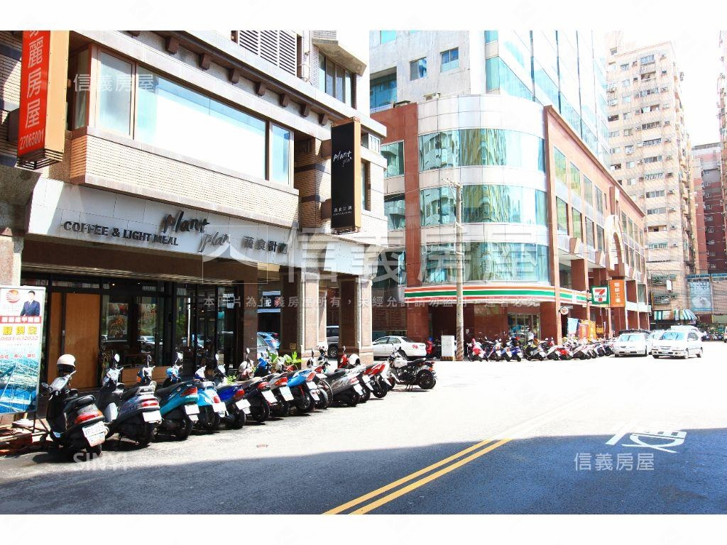 近逢甲人潮多起家金店面房屋室內格局與周邊環境