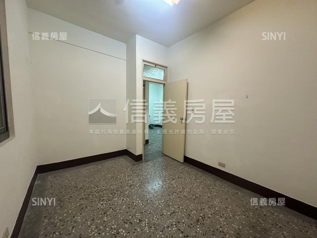 三面採光三樓三房棒房屋室內格局與周邊環境