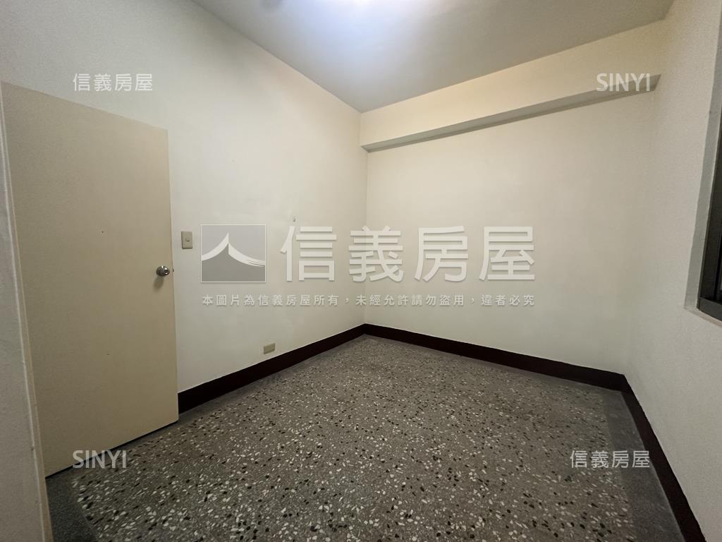 三面採光三樓三房棒房屋室內格局與周邊環境