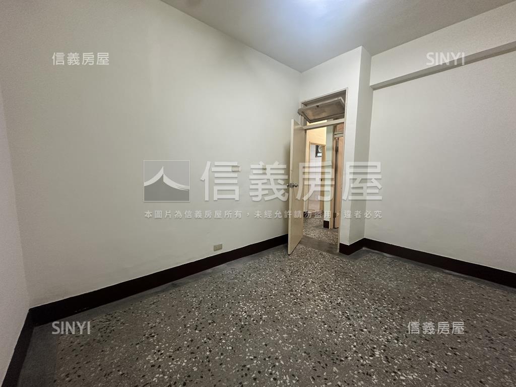 三面採光三樓三房棒房屋室內格局與周邊環境