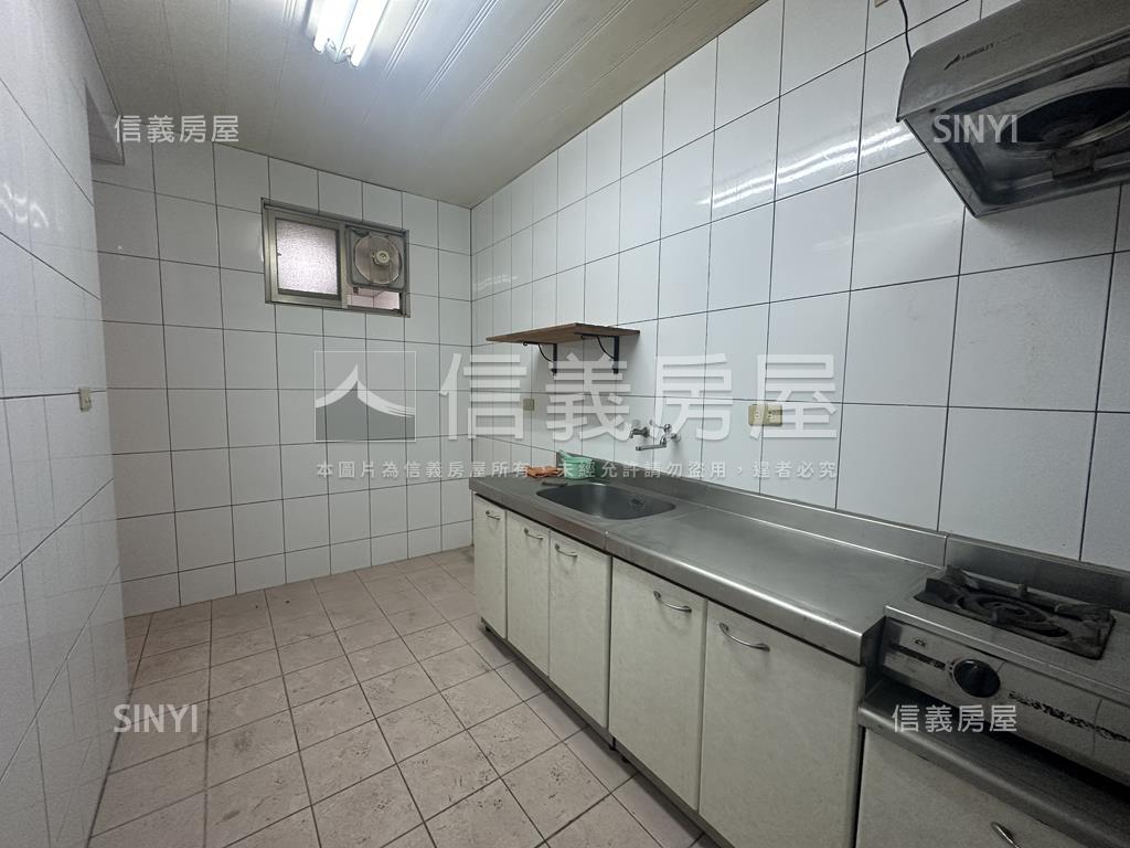 三面採光三樓三房棒房屋室內格局與周邊環境