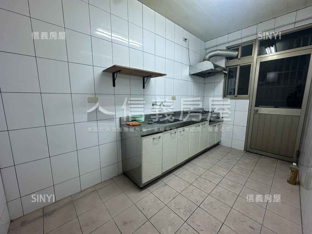 三面採光三樓三房棒房屋室內格局與周邊環境