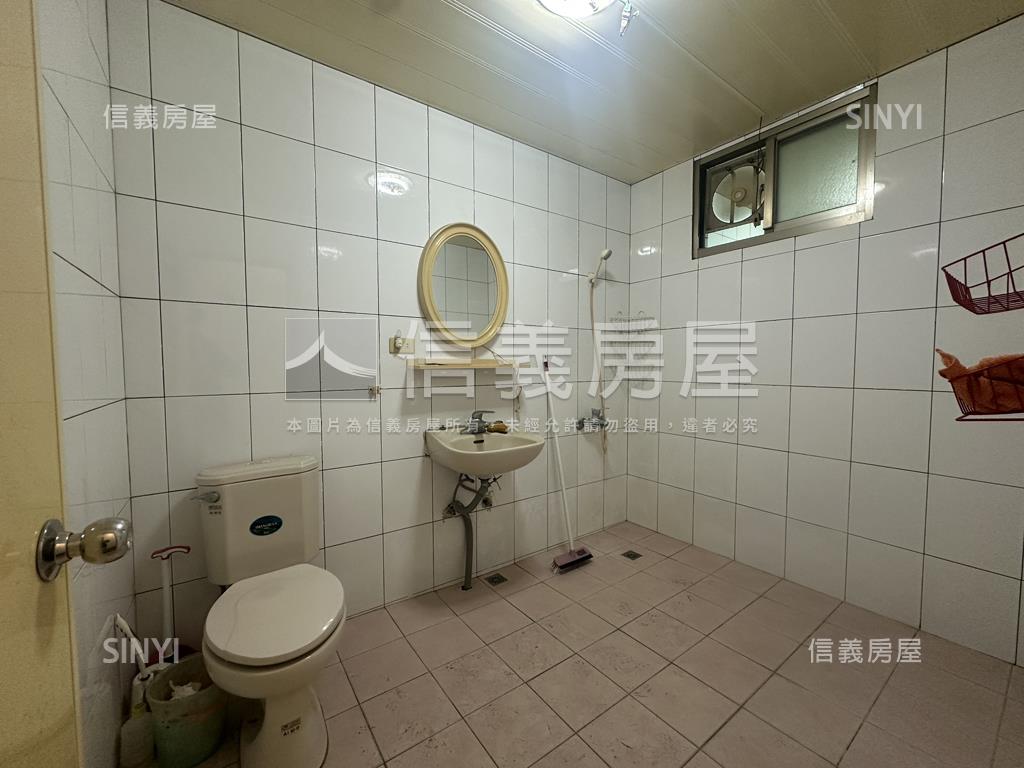 三面採光三樓三房棒房屋室內格局與周邊環境