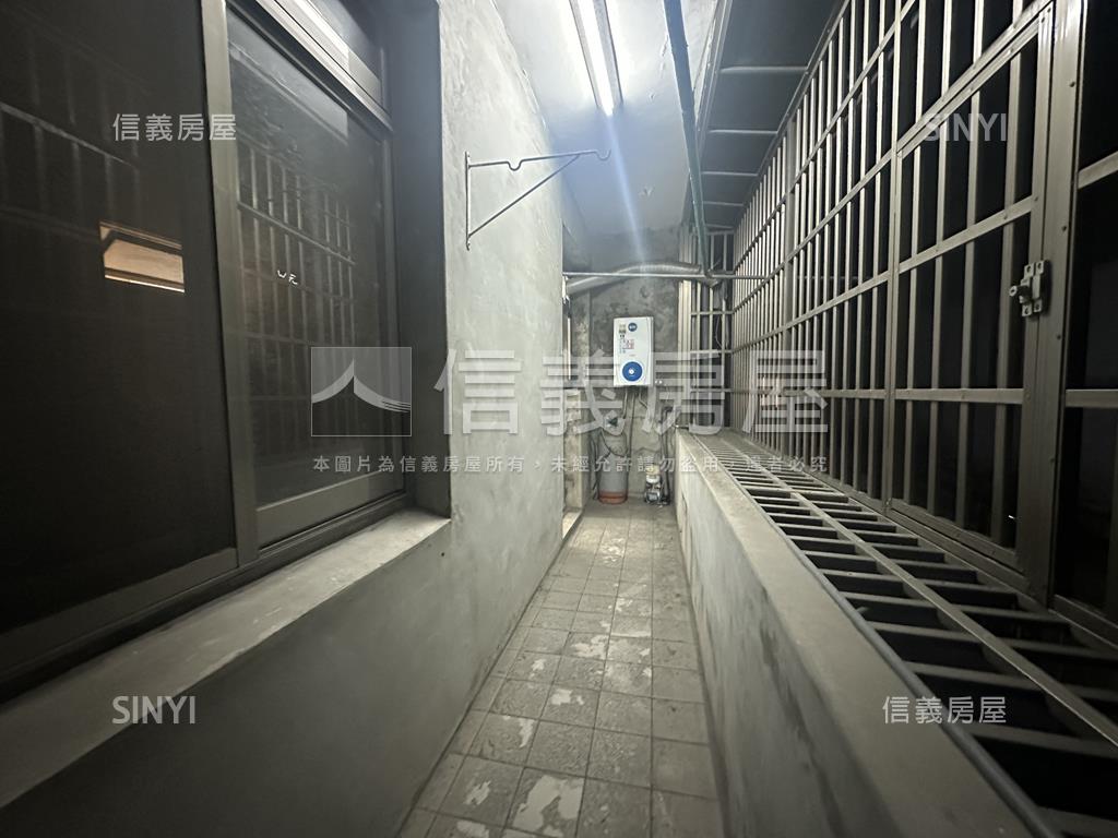 三面採光三樓三房棒房屋室內格局與周邊環境