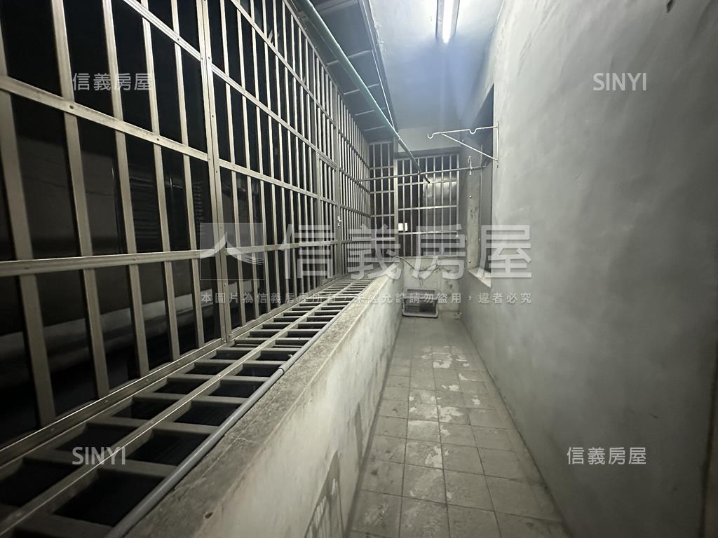 三面採光三樓三房棒房屋室內格局與周邊環境