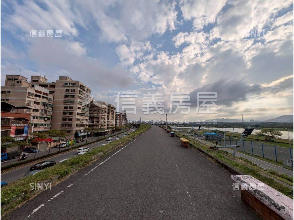 屋主急售公寓三樓房屋室內格局與周邊環境