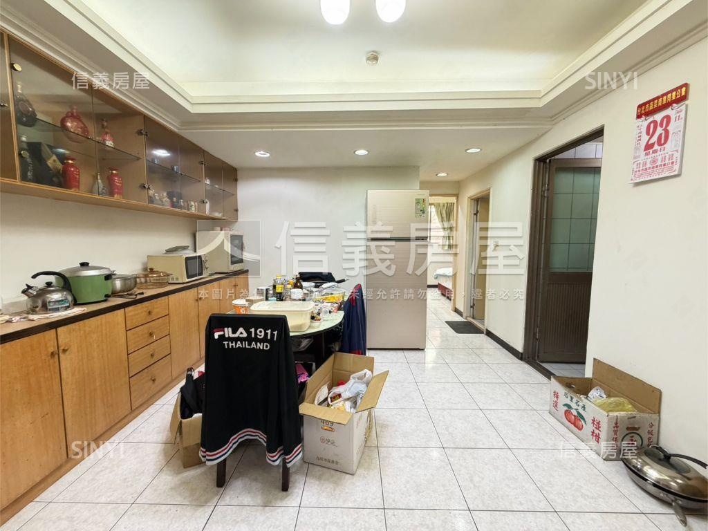 近特區電梯兩房房屋室內格局與周邊環境