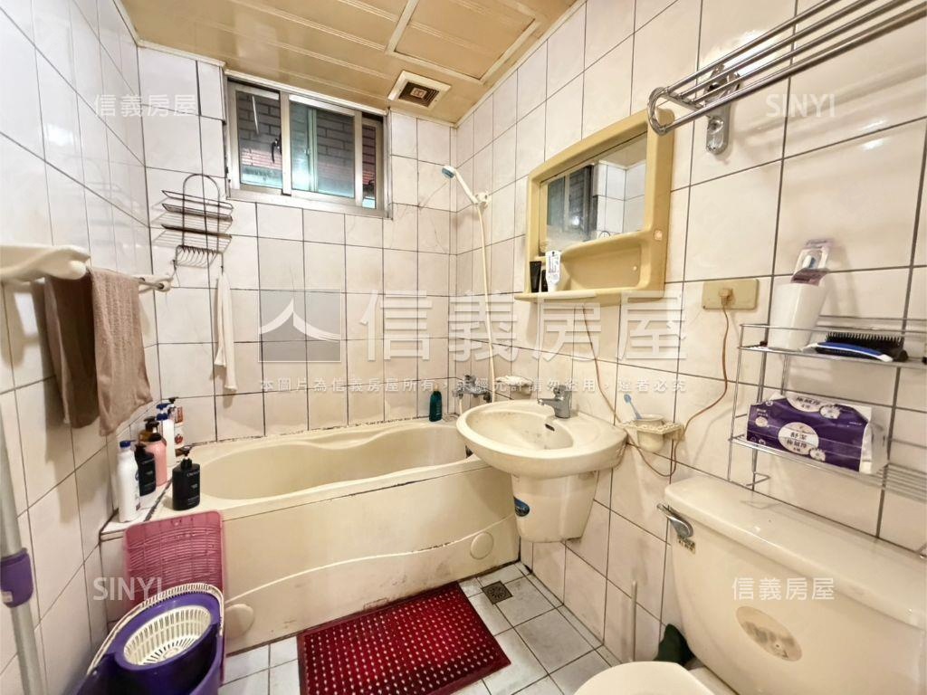 近特區電梯兩房房屋室內格局與周邊環境