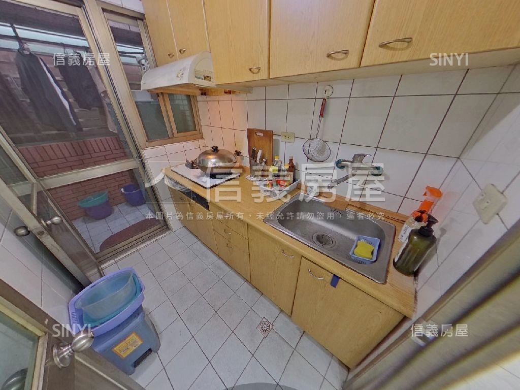 近特區電梯兩房房屋室內格局與周邊環境