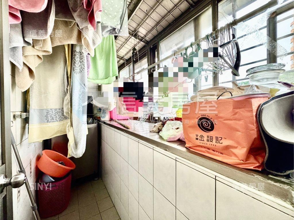 專任南港公園公寓頂加大空房屋室內格局與周邊環境