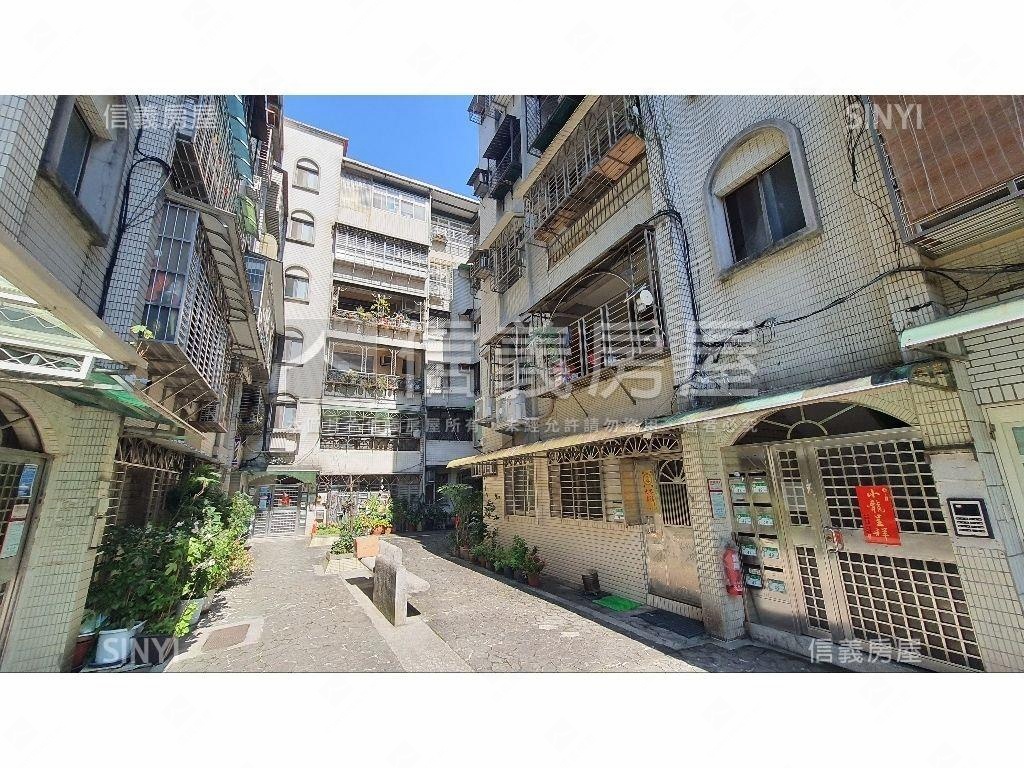 專任南港公園公寓頂加大空房屋室內格局與周邊環境