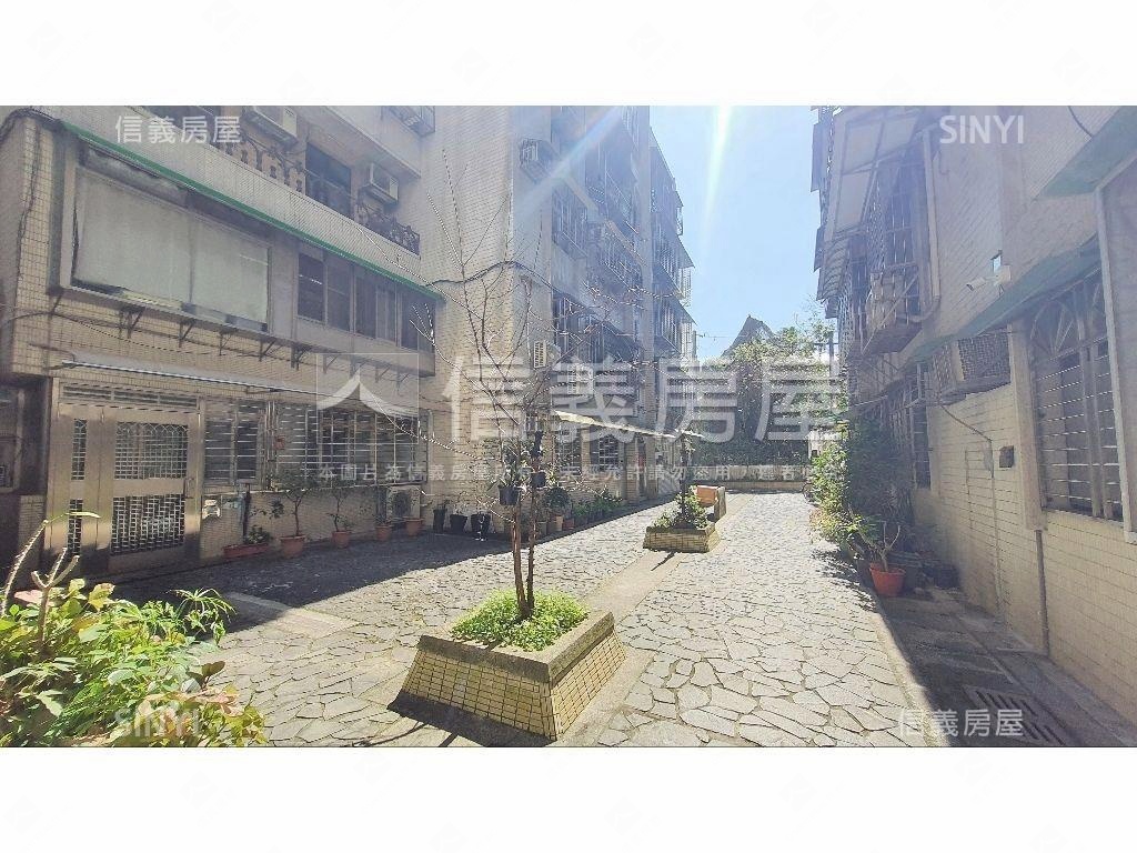 專任南港公園公寓頂加大空房屋室內格局與周邊環境