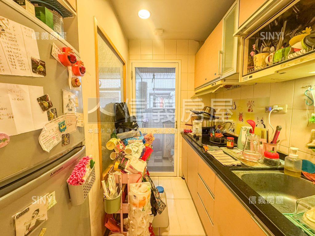 兩房有車位先看這間房屋室內格局與周邊環境