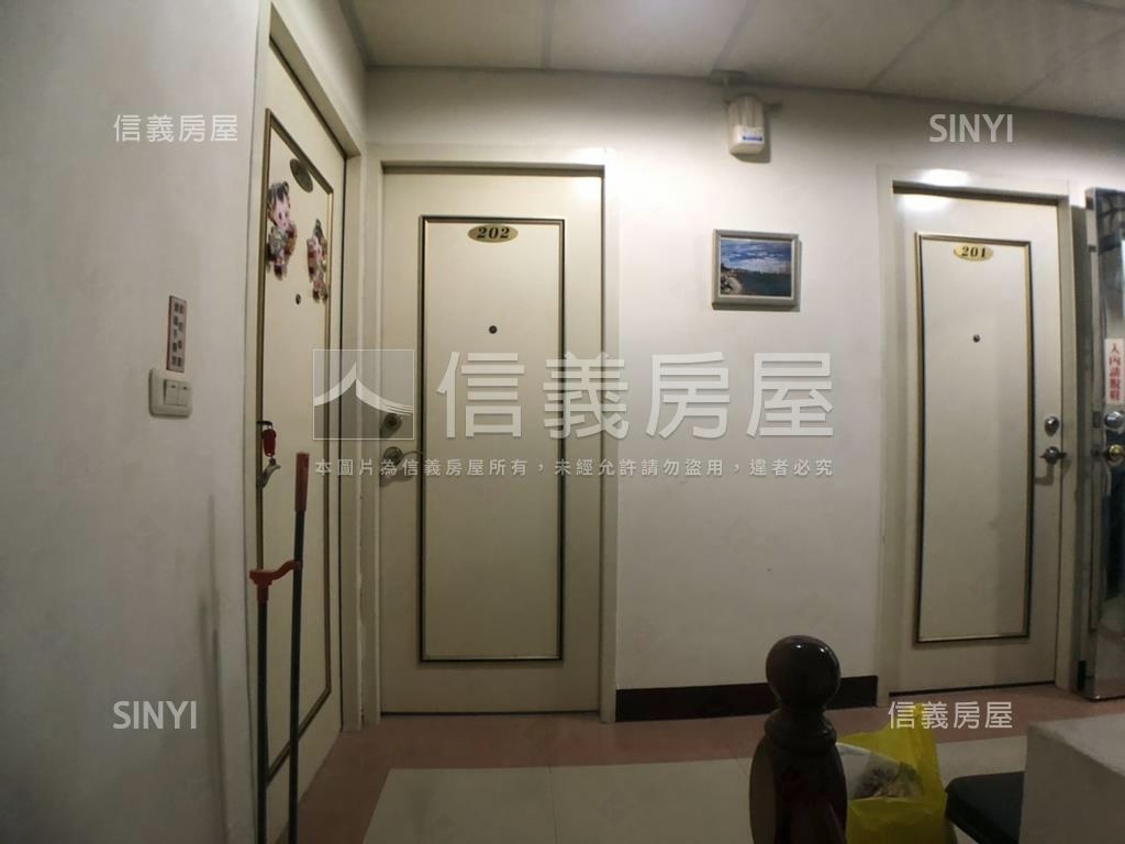近銘傳旁１１間套房收租天房屋室內格局與周邊環境