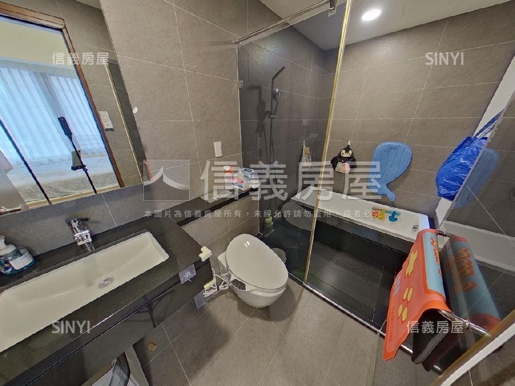 鄉林左岸三房雙車位房屋室內格局與周邊環境