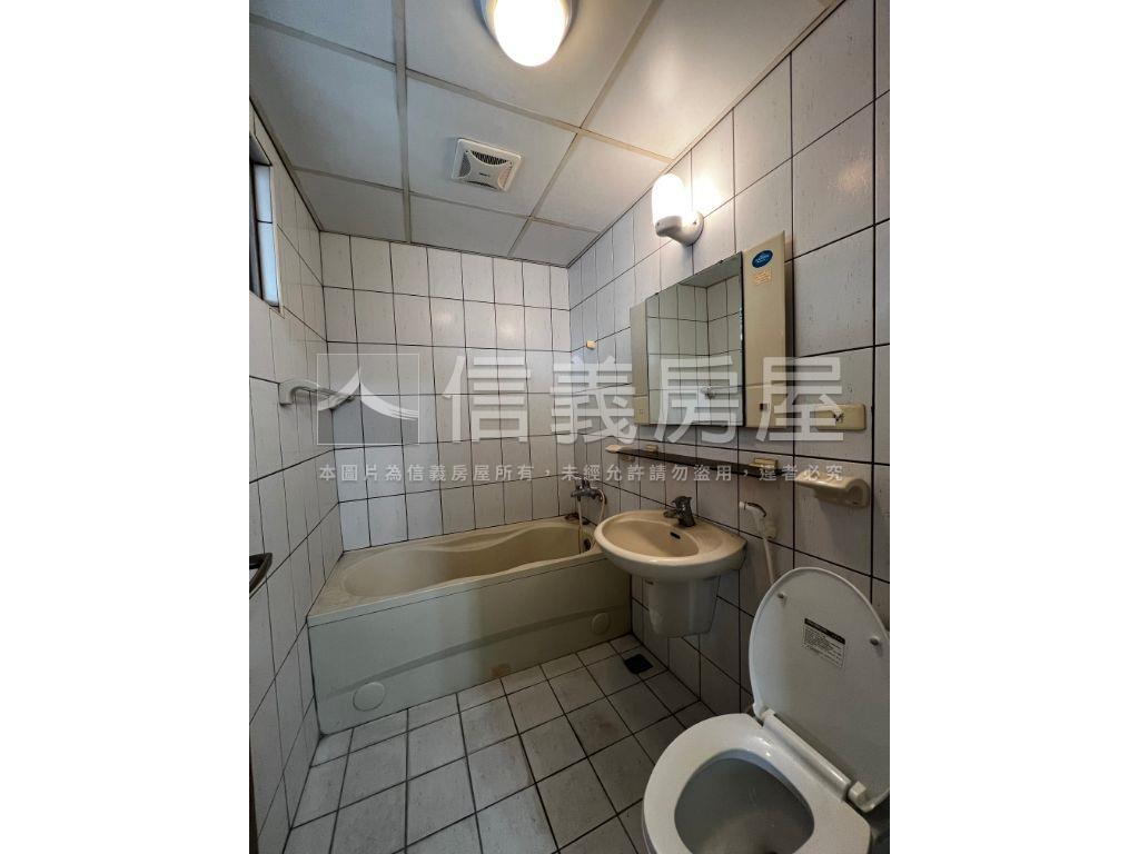 經國新城次高樓層附車位房屋室內格局與周邊環境