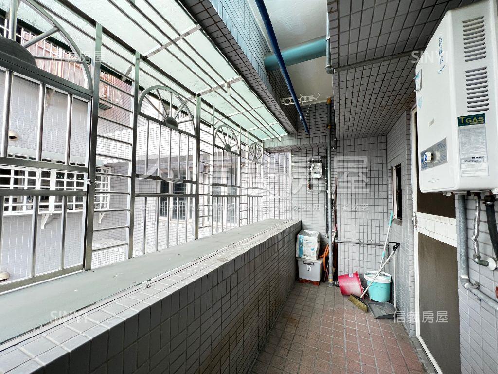 經國新城次高樓層附車位房屋室內格局與周邊環境