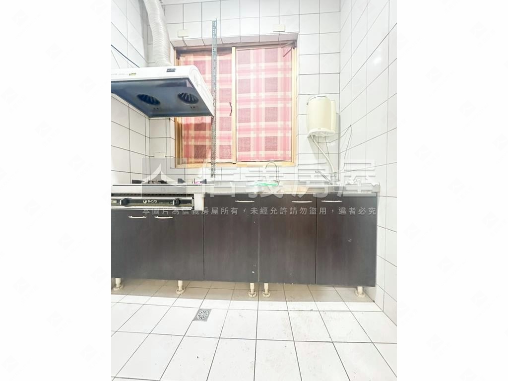 鶴馨居挑高一樓大空間房屋室內格局與周邊環境