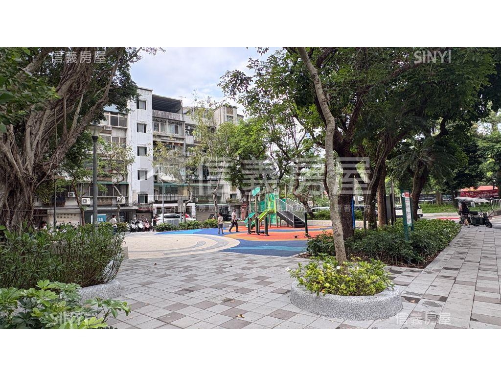 宏築信義２房附坡平車位房屋室內格局與周邊環境