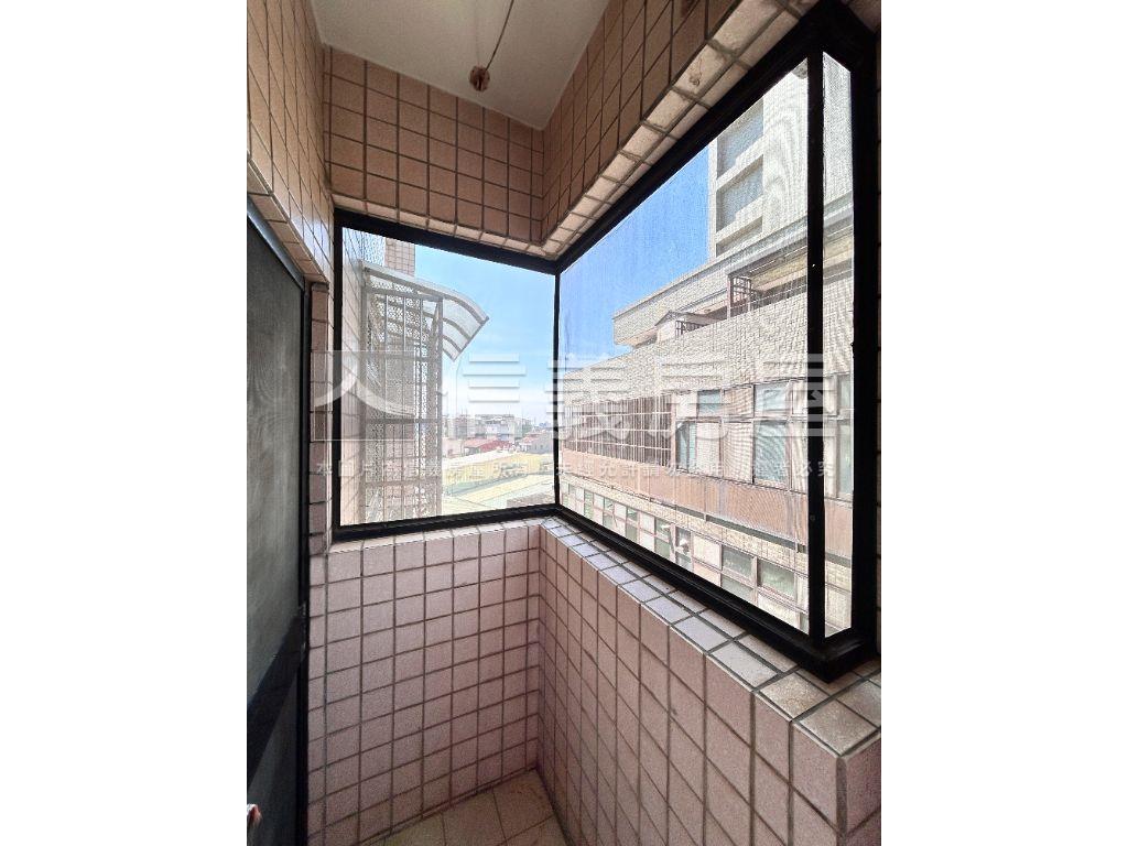 台北景觀大樓方正兩房房屋室內格局與周邊環境