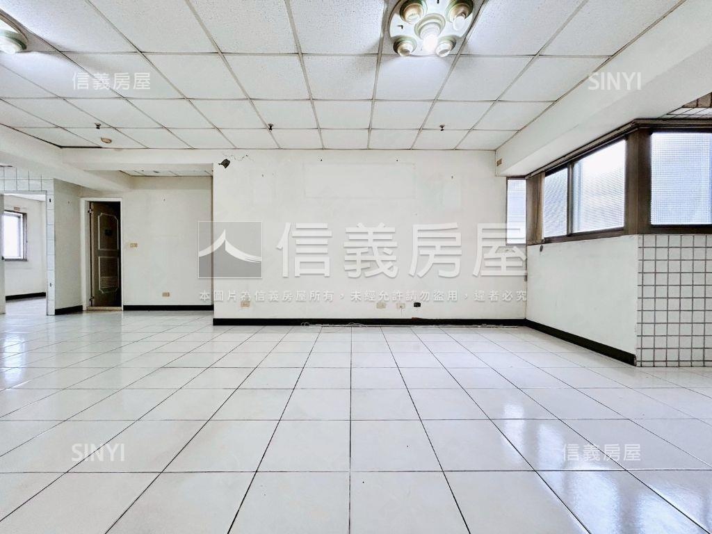 新新加坡次頂電梯三房車位房屋室內格局與周邊環境