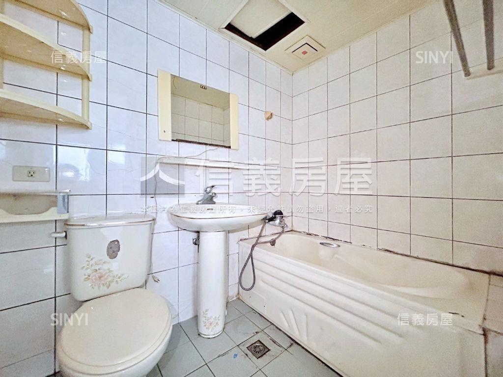 新新加坡次頂電梯三房車位房屋室內格局與周邊環境