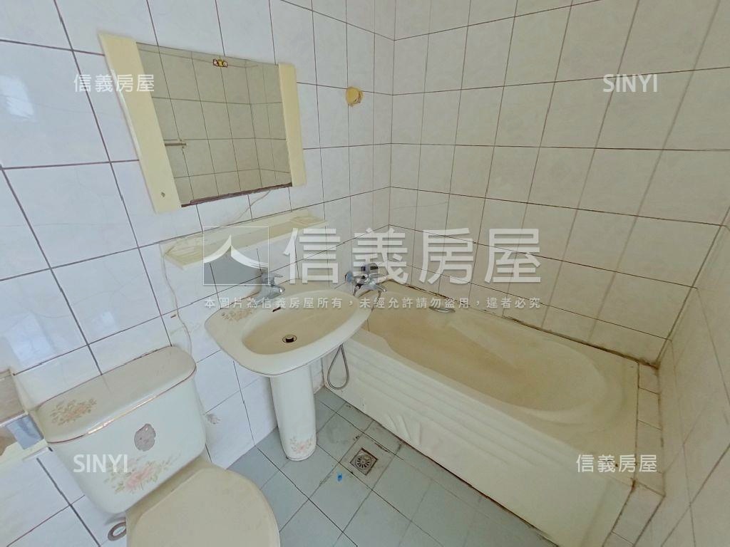 新新加坡次頂電梯三房車位房屋室內格局與周邊環境