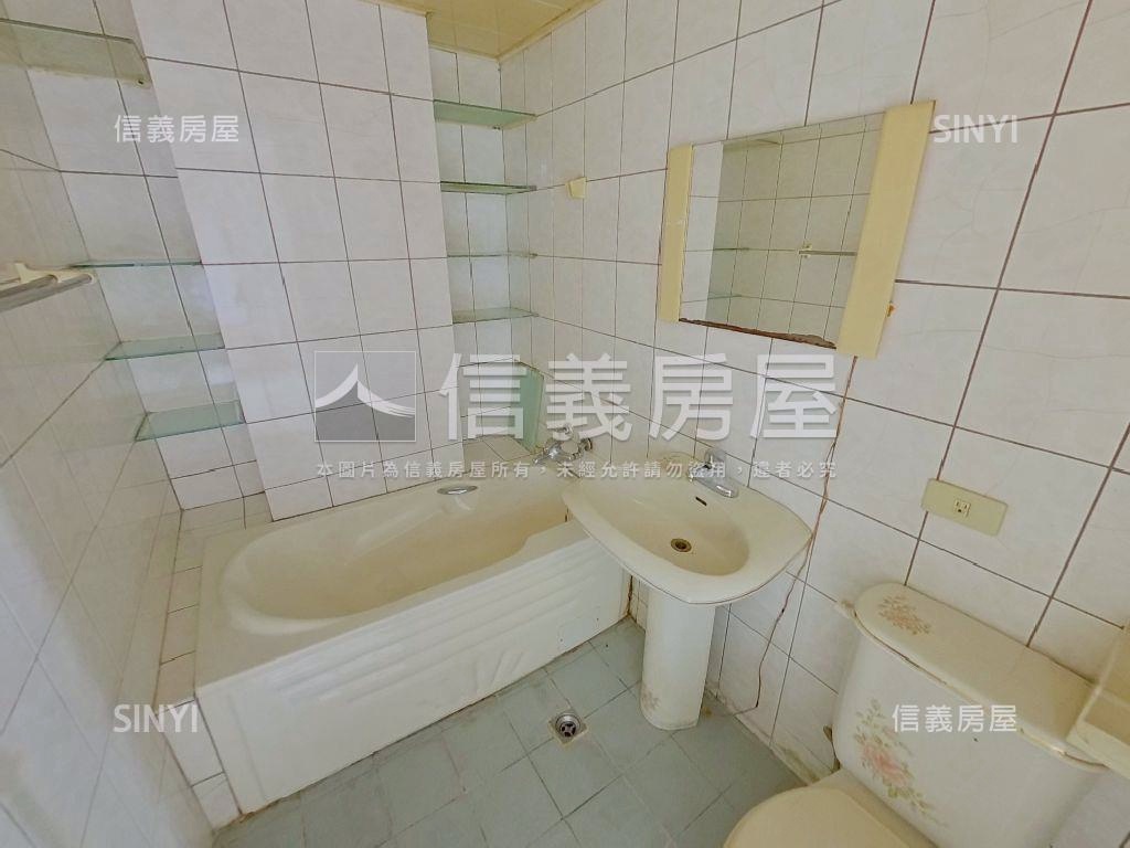 新新加坡次頂電梯三房車位房屋室內格局與周邊環境