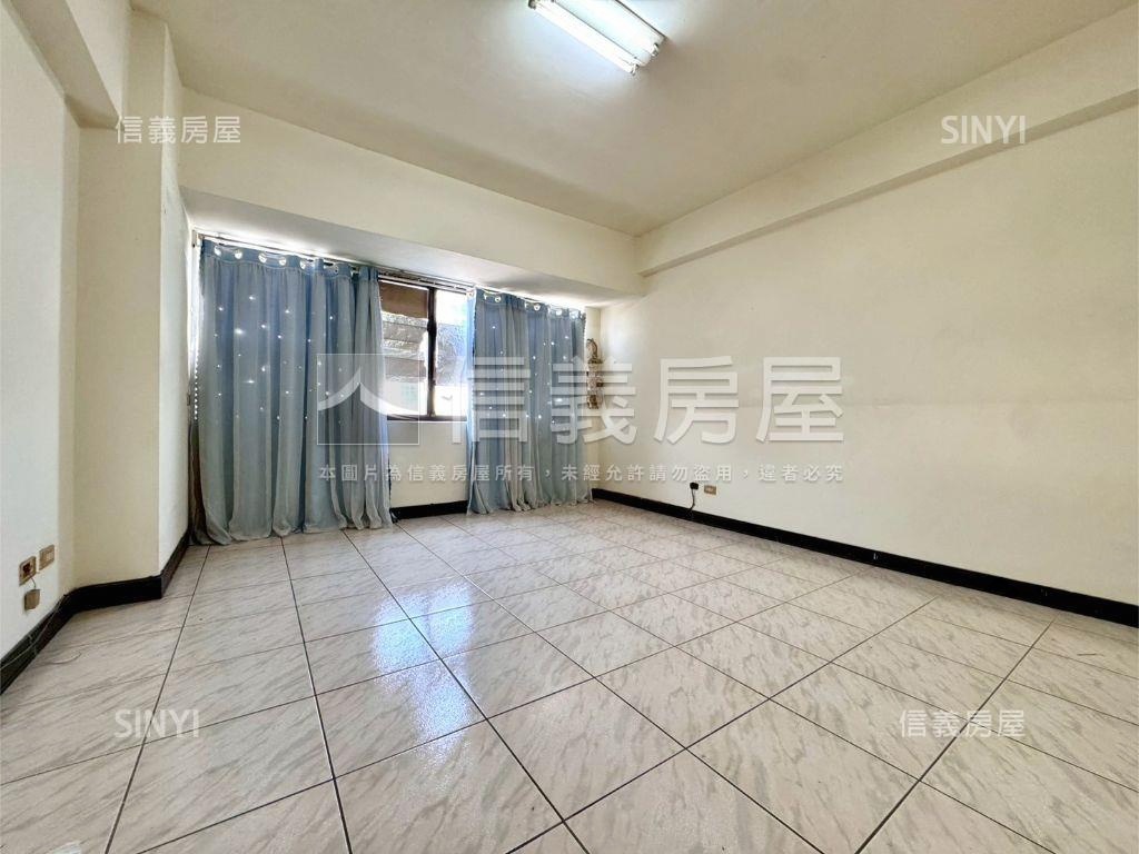 ２０米路店面３層樓附車位房屋室內格局與周邊環境