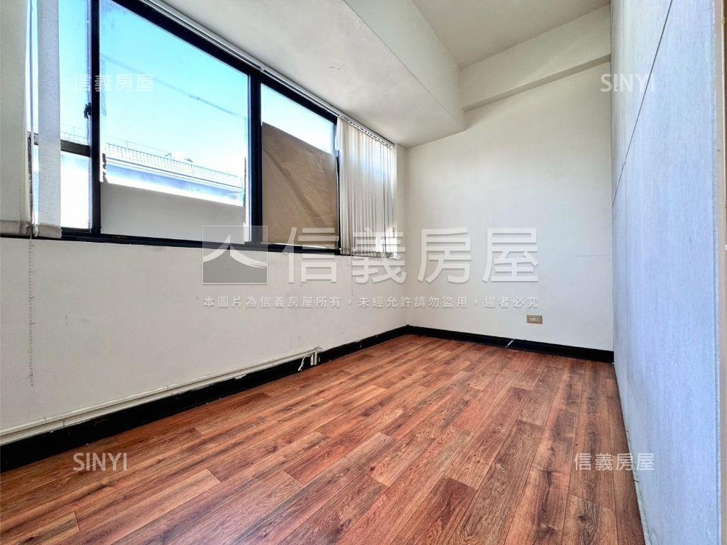 ２０米路店面３層樓附車位房屋室內格局與周邊環境