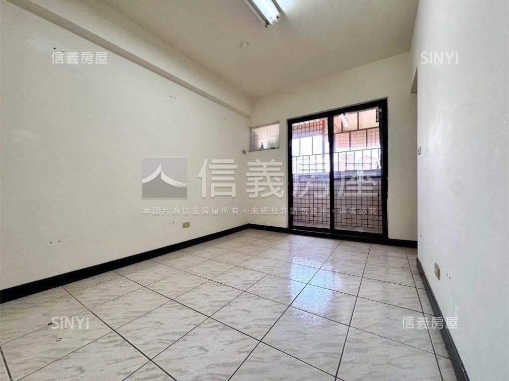 ２０米路店面３層樓附車位房屋室內格局與周邊環境