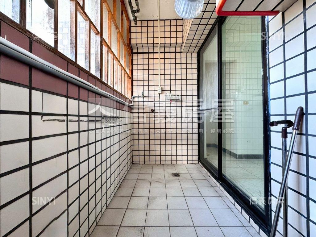 ２０米路店面３層樓附車位房屋室內格局與周邊環境