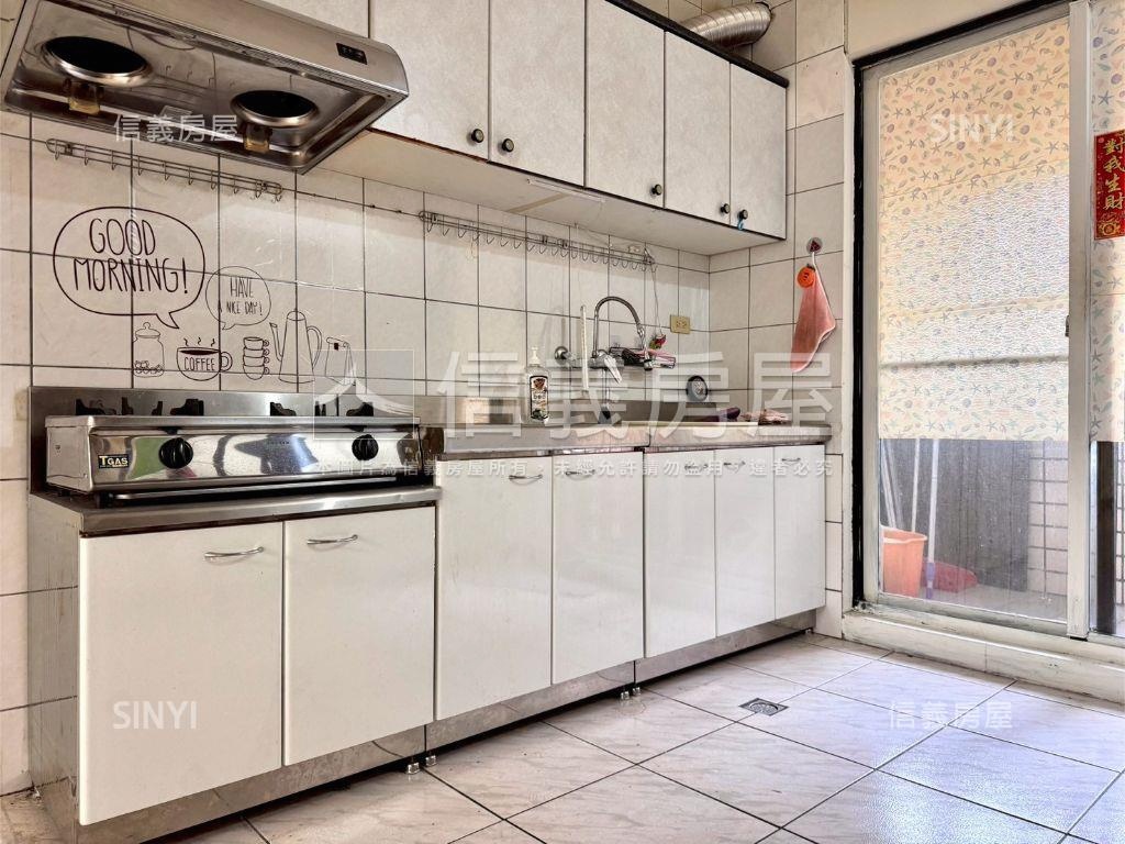 ２０米路店面３層樓附車位房屋室內格局與周邊環境