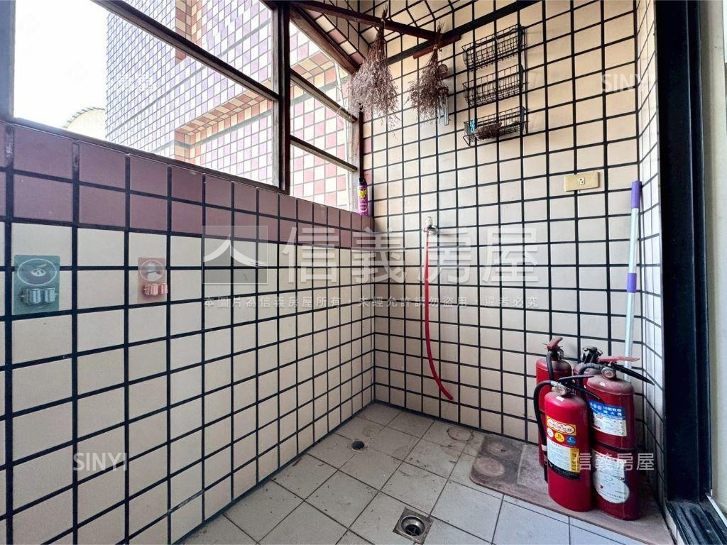 ２０米路店面３層樓附車位房屋室內格局與周邊環境