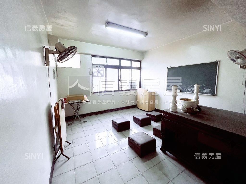 ☆楠梓右昌臨路透天店面房屋室內格局與周邊環境