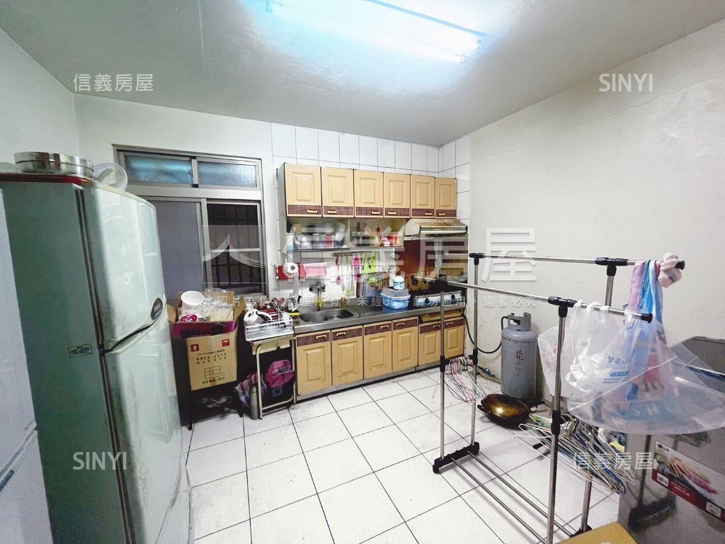 ☆楠梓右昌臨路透天店面房屋室內格局與周邊環境