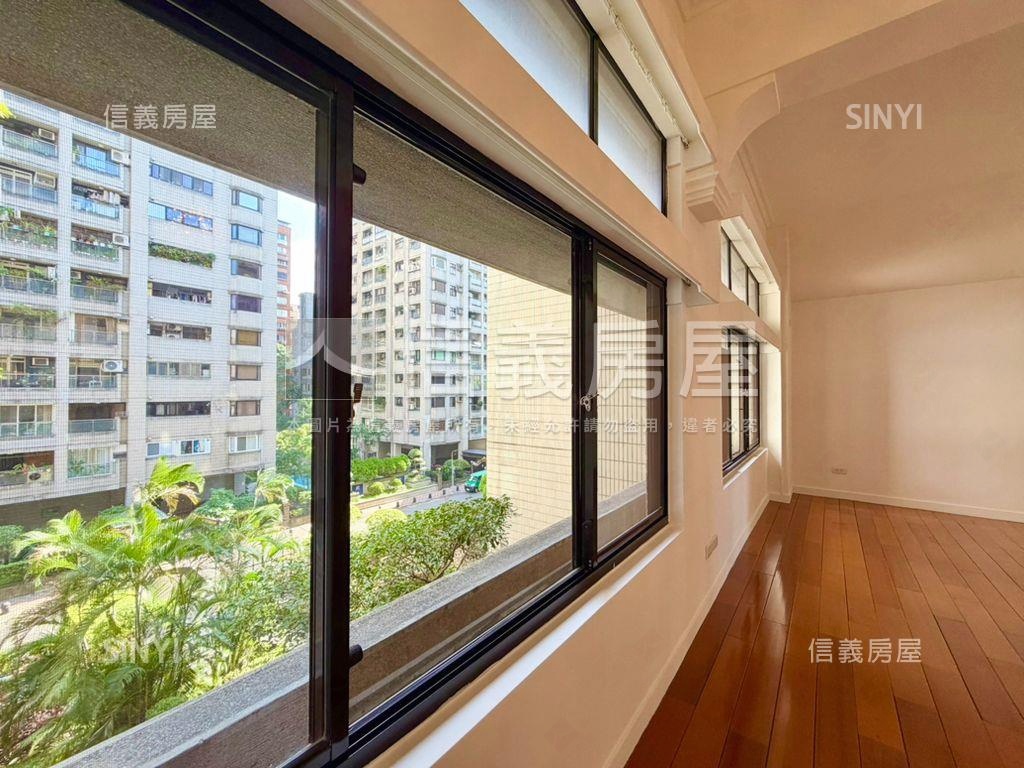 看公園中庭的祥瑞園附車位房屋室內格局與周邊環境