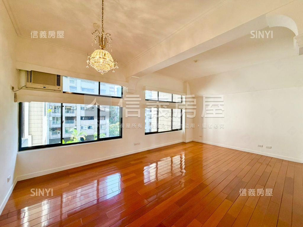 看公園中庭的祥瑞園附車位房屋室內格局與周邊環境