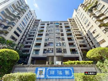 看公園中庭的祥瑞園附車位