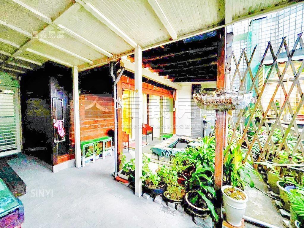君臨三房三車位房屋室內格局與周邊環境