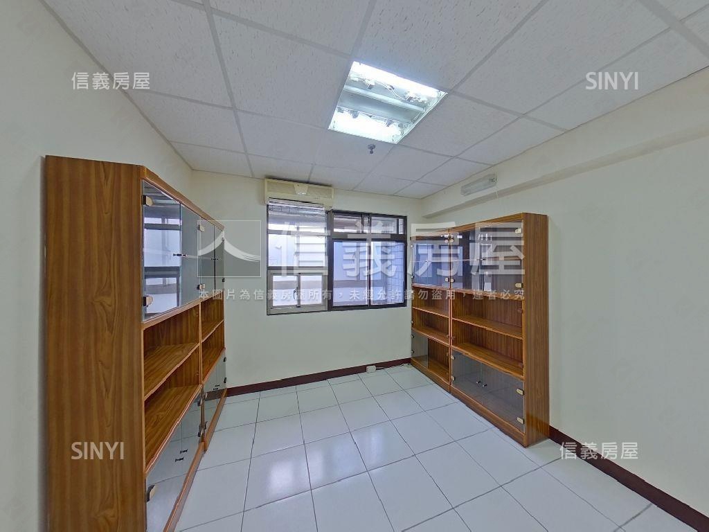 君臨三房三車位房屋室內格局與周邊環境