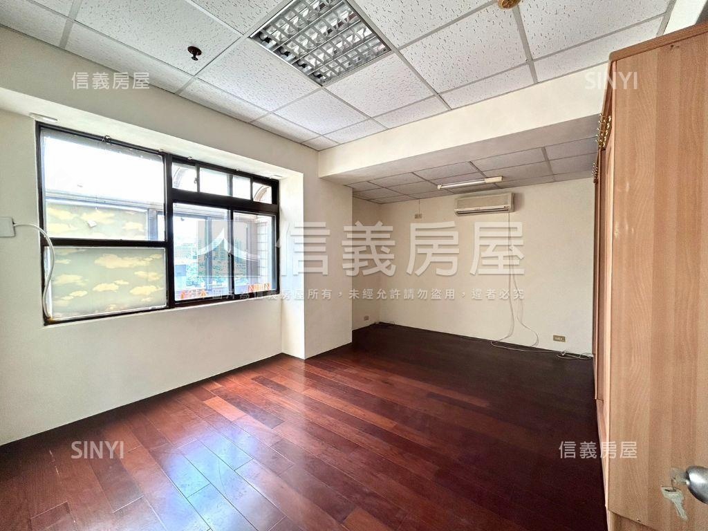 君臨三房三車位房屋室內格局與周邊環境